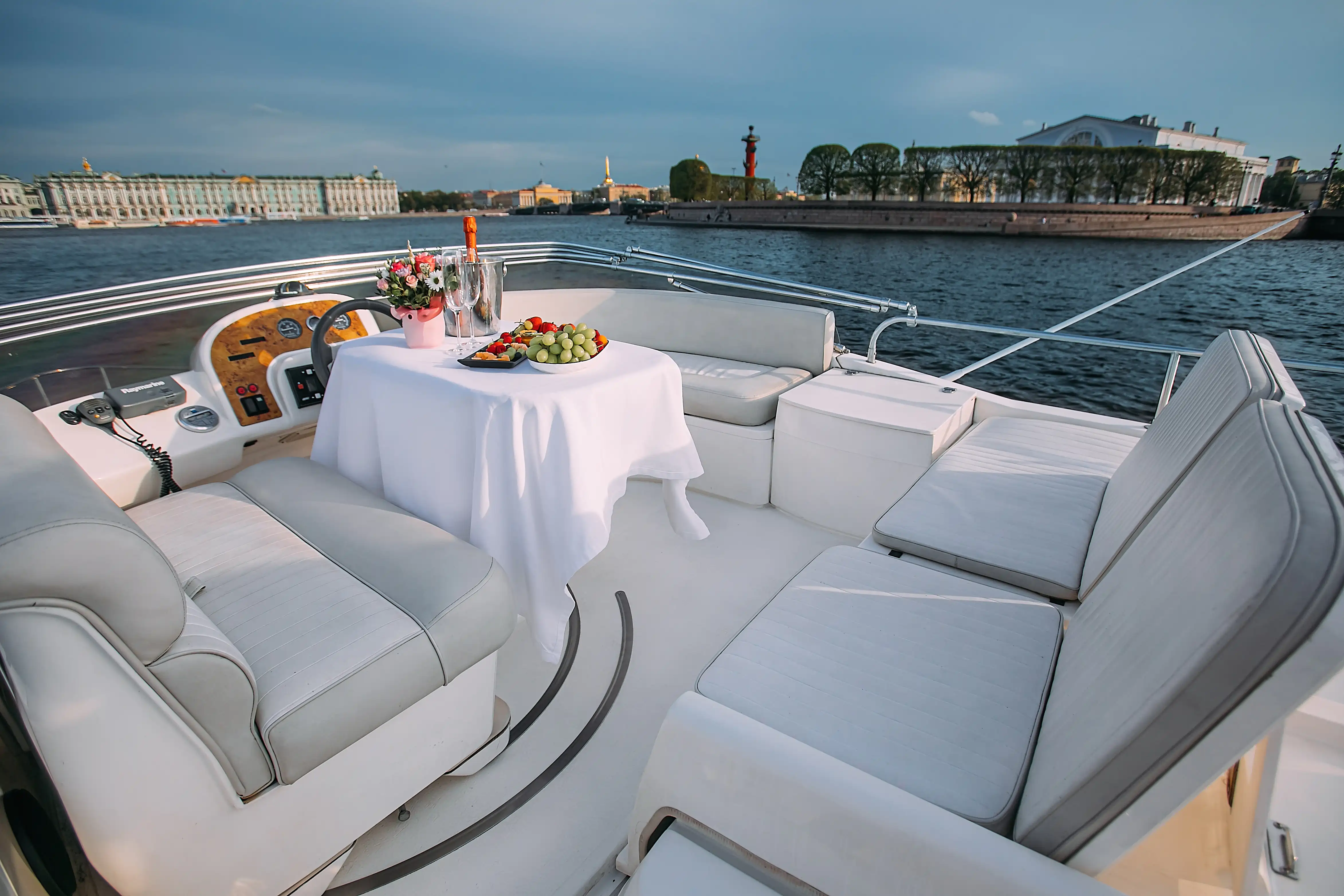 Яхта Sealine 39 AMO image- 16